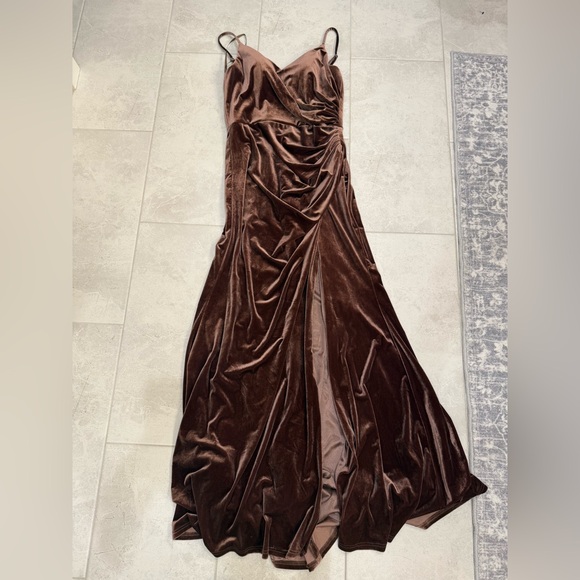 Revelry Dresses & Skirts - Revelry Rava Velvet Dress